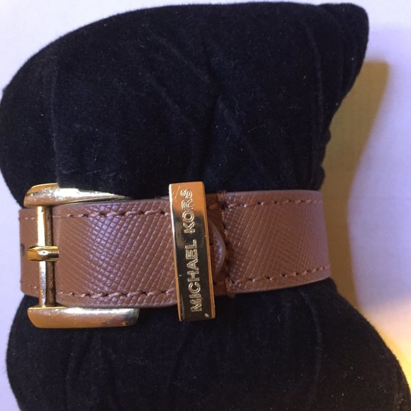 MICHAEL KORS FULTON  BROWN SAFFIANO BRACELET - Picture 2 of 6